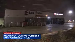 Man shot amid robbery on Chicago's Northwest Side, police say