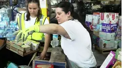 La comunidad latina muestra su apoyo en centro de acopio de Florida