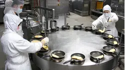 How Singapore Airlines Makes 50,000 In-Flight Meals A Day