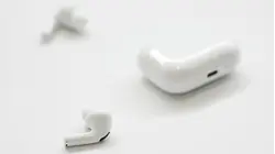 Stolen AirPods help Englewood police locate man charged in vehicle burglary