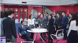 24 The Queen of News