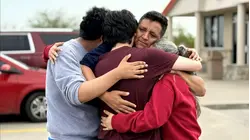 Liberan a jóvenes mariachis y a sus padres de centros de detención de ICE