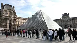 Louvre Reopens; Investigators Recover DNA From Jewelry Heist