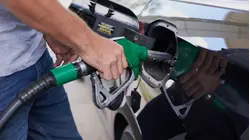 ¿Quiere ahorrar en gasolina estas vacaciones? Aquí algunos consejos