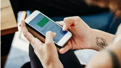 Los chats de papás de la escuela pueden ser sumamente tóxicos. Aprende a lidiar con ellos