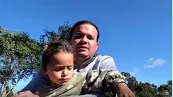 Padre dice que su hija está "traumatizada" tras el arresto junto a su mamá, una doctora venezolana