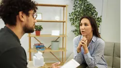 ¿Qué pasa si te enamoras de tu psicoterapeuta? ¿Puede funcionar?