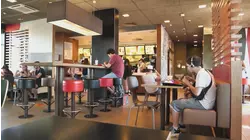 New signs of economy struggle with chain and fast-food restaurants