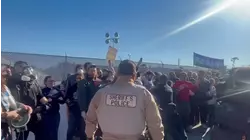 Arrestan a 21 personas que protestaban delante de un centro de detención en Illinois