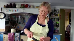 Cake Bites: Classics, Fruity and Frugal