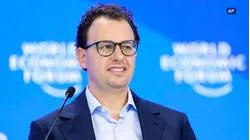 Exclusive: Anthropic CEO responds to graduates booing AI mentions
