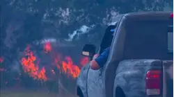 Cuerpos de bomberos libran batalla contra decenas de incendios forestales en Florida y Gerorgia