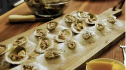 Emeril Cooks with Scott Maurer