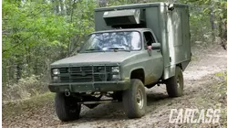 Construyendo un mini Monster Truck con una ambulancia militar
