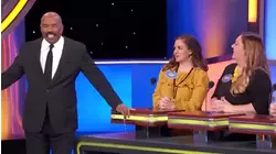 7 things Snow White and Vanna White have in common.