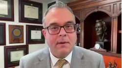 Un abogado en inmigración explica medida que busca frenar permisos de trabajo