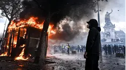 NFL Fans Arrive in Paris Amid Ongoing Violent Protests