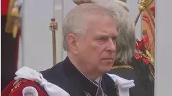 El rey Carlos despoja al príncipe Andrés de sus títulos reales y lo desaloja