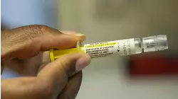 Padres y expertos reaccionan al cambio del patrón de vacunación contra hepatitis B en recién nacidos