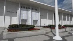 Trump's Kennedy Center board votes to close building