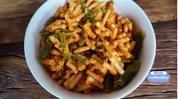 Foods & habits to help you beat the bloat