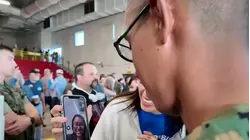 Infantes de marina no pudieron abrazar a sus madres inmigrantes por temor a ICE en base militar