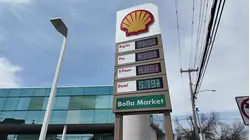 Drivers search for ways to save as gas prices keep rising