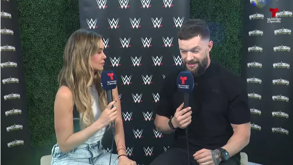 Vero Rodríguez pone nervioso a Finn Bálor - Telemundo Al Día | Xumo Play