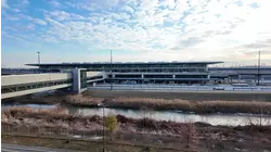 Holiday travel winds down at Newark Liberty as passengers return home
