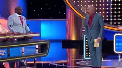 Boyfriend breaks up with you at dinner. Now what? | Family Feud