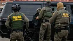 Administración quiere ampliar la capacidad para detener más inmigrantes, según fuentes del Gobierno