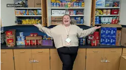 Teacher packs lunches for her students impacted by shutdown