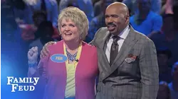 Can Sarah and Pam SCORE? | Family Feud