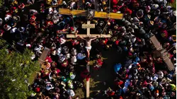 Cientos de actores y casi 2,000 nazarenos participan en la pasión de Cristo en Iztapalapa