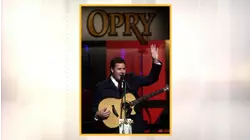 Country music legend Vince Gill earns CMA award