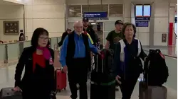 Regresan a EE.UU. turistas que quedaron varados en México tras la caída de 'El Mencho'