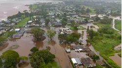 Hawaii Flooding Intensifies With Thousands Ordered to Evacuate