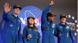 Reciben a los miembros de la misión Artemis II en el Johnson Space Center de Houston