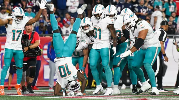 NFL: Aficionado de New England Patriots fallece en el estadio durante juego  contra Miami Dolphins