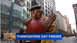 Chicago Thanksgiving Parade marches in Loop