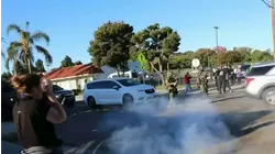 Agentes federales lanzan gases lacrimógenos en protesta de California por detención de activistas