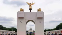 Trump's 250-foot triumphal arch could begin construction days after midterms