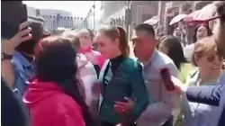 Incidente con la presidenta Sheinbaum en la calle pone en duda la eficacia de su protección