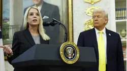 Trump halaga a Pam Bondi y hasta la llama "amiga leal", pero la destituye de su cargo