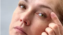 Un oftalmólogo da varios consejos para cuidar los ojos y evitar el temblor en los párpados