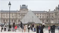 Urgent manhunt after thieves steal priceless jewels from Louvre