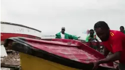 Los jamaicanos esperan angustiados el paso de Melissa, el peor huracán de su historia