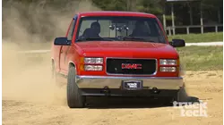 El Sierra K1500 del 88 rebajado se convierte en una bestia con potencia LS