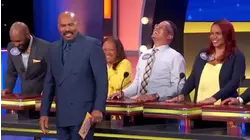 8 items lovers must have when taking a bath together.