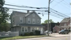 Grandmother arrested after police find crying, unclothed children in New Hyde Park